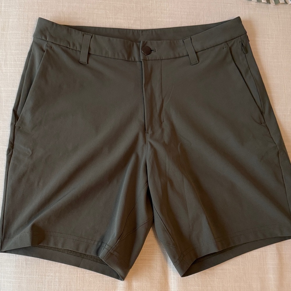 Lululemon Men’s Commission Classic Fit Shorts